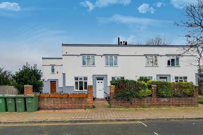 2 Bedroom Flat To Rent In Ingleborough Street, London, SW9