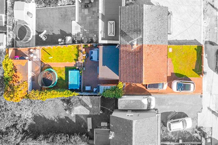 3 Bedroom Semi-Detached House For Sale In Burnham Road, Hullbridge, SS5