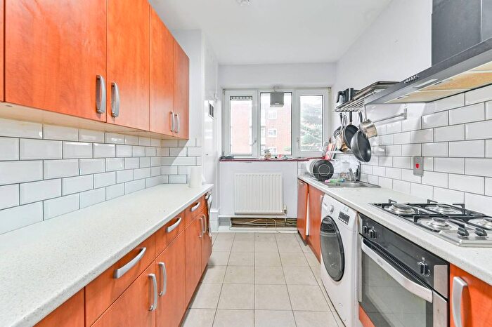 3 Bedroom Flat To Rent In Wyvil Road, Nine Elms, London, SW8