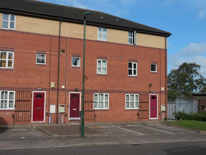 3 Bedroom Semi-Detached House To Rent In Gadd Street, Nottingham, NG7