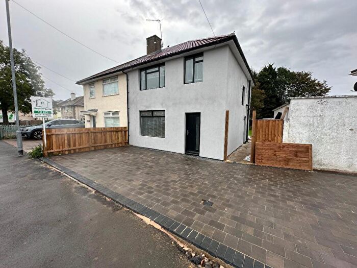 3 Bedroom Semi-Detached House To Rent In Peverel Road, Cambridge, CB5