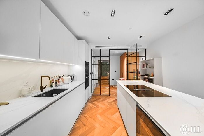 1 Bedroom Flat To Rent In Cluny Mews, London, SW5