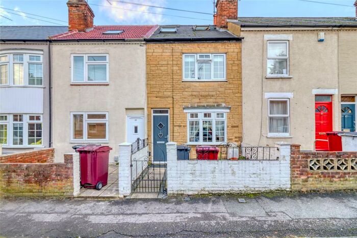 3 Bedroom Terraced House To Rent In Blenheim Gardens, Reading, Berkshire, RG1