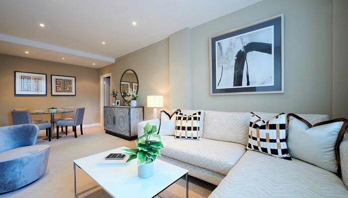 2 Bedroom Flat To Rent In Hill Street, London, W1J