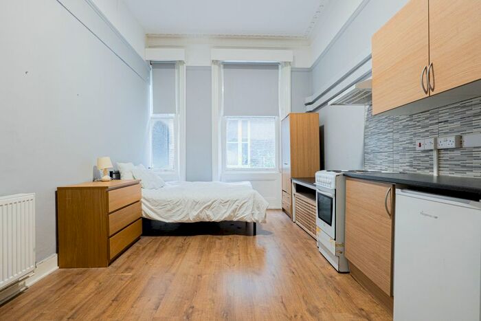 Studio To Rent In Courtfield Gardens, Earls Court, London, SW5