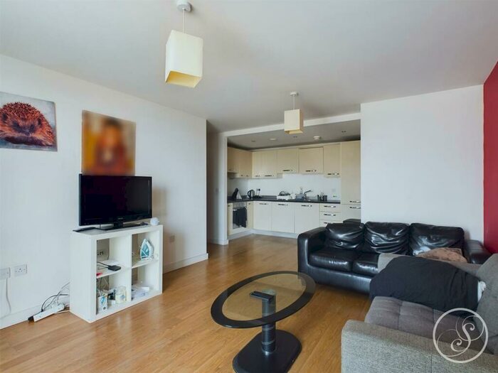2 Bedroom Flat To Rent In Skyline, St Peters Square, Leeds, LS9