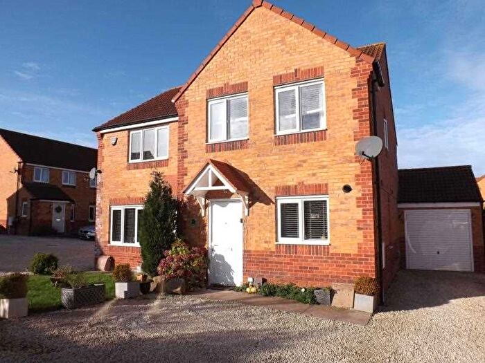 3 Bedroom Semi-Detached House For Sale In Mizzen Road, Clowne, Chesterfield, S43