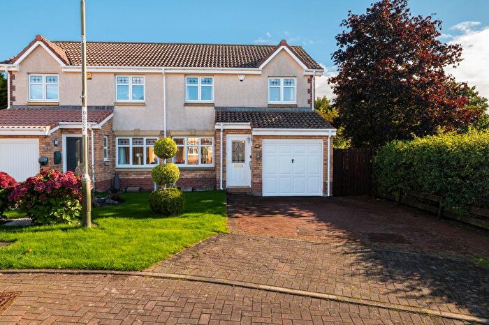 3 Bedroom Semi-Detached House For Sale In Craigengar Avenue, Uphall, EH52