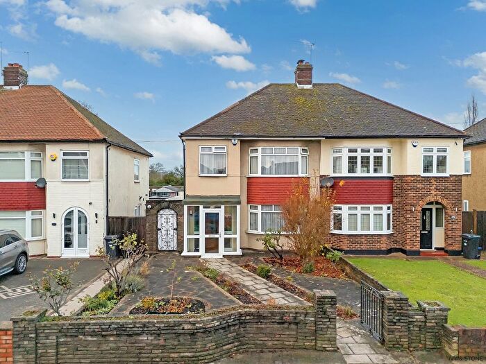 3 Bedroom Semi-Detached House To Rent In Wensleydale Avenue, Ilford, Greater London, IG5