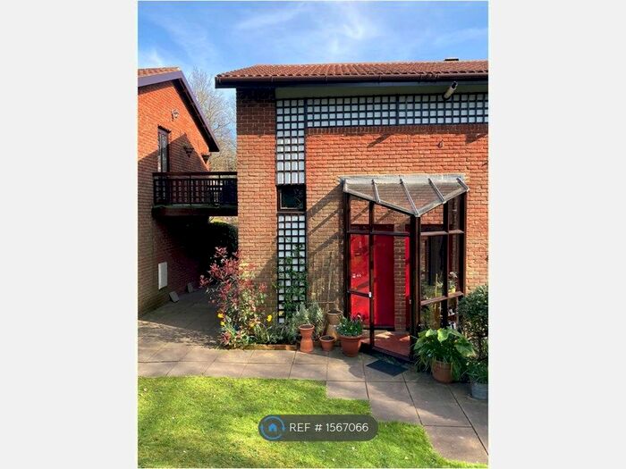 1 Bedroom Flat To Rent In Spinney Gardens, London, SE19