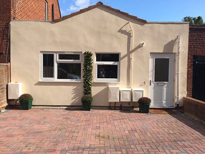 2 Bedroom Detached House For Sale In Fowlers Lane, Bracknell, RG42