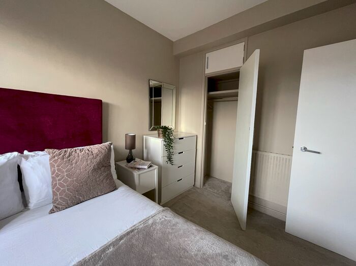 3 Bedroom Flat To Rent In Stewarts Road, Nine Elms, Battersea Power Tube Station, SW8