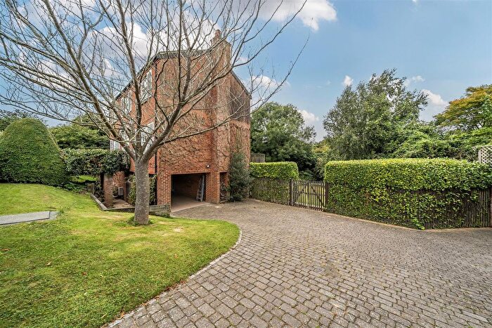 4 Bedroom Detached House For Sale In School Lane, Staple, Canterbury, CT3