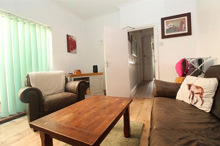 4 Bedroom Property To Rent In Whitchurch Road, Cardiff, CF14