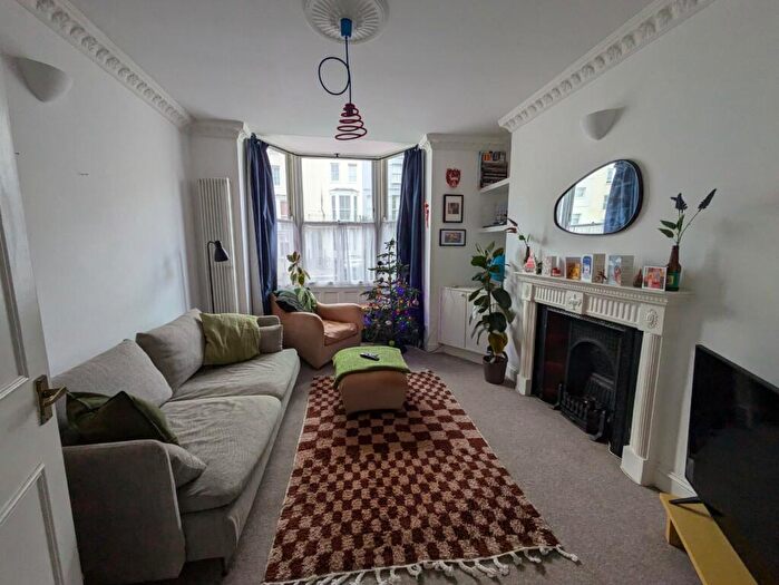 1 Bedroom Flat To Rent In Lower Rock Gardens, Brighton, East Sussex, BN2