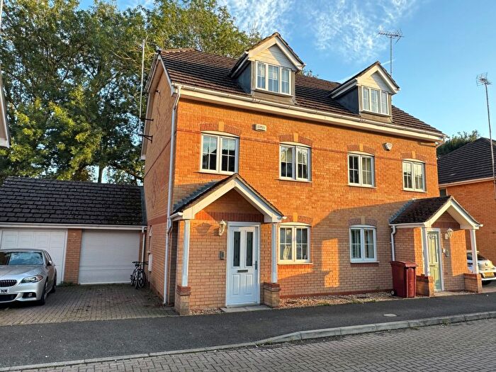 3 Bedroom Semi-detached House For Sale In Ruskin, Henley Road, Caversham, Reading, RG4
