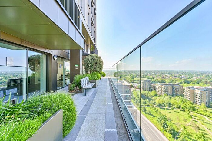 3 Bedroom Apartment For Sale In -Bedroom Apartment With Parking – Birch House, Pegler Square, Kidbrooke, SE3