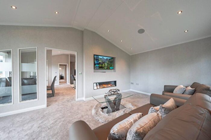 2 Bedroom Park Home For Sale In Linford, Stanford-le-Hope, SS17