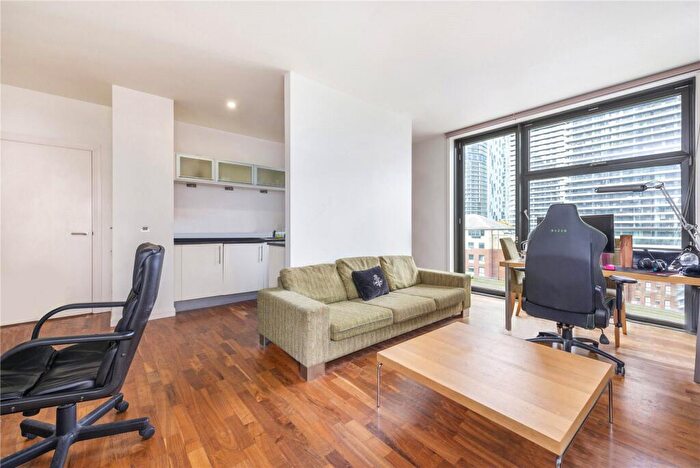 2 Bedroom Flat To Rent In Discovery Dock Apartments West, South Quay Square, E14