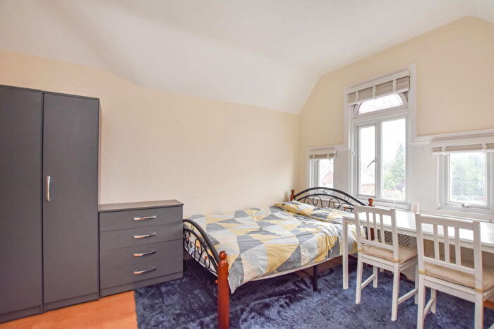 Studio To Rent In - Ashdown Road, Epsom, Surrey, KT17
