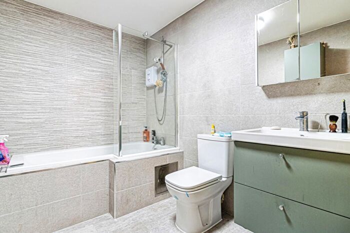2 Bedroom Apartment For Sale In Upper Chorlton Road, Manchester, M16