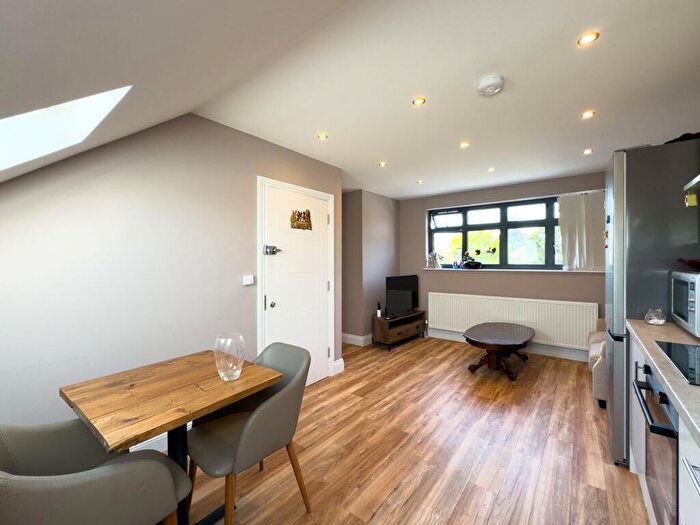 1 Bedroom Apartment To Rent In Fairmead Crescent, Edgware, HA8