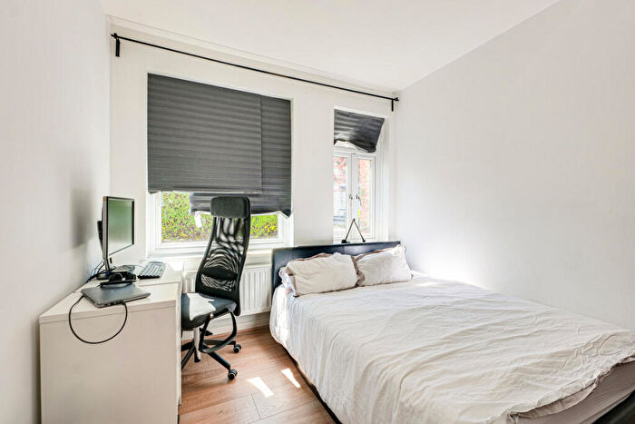 2 Bedroom Detached Bungalow For Sale In Fairfax Drive, Westcliff-on-sea, SS0