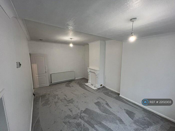 2 Bedroom Bungalow To Rent In Bryant Road, Kettering, NN15