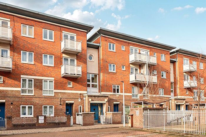 2 Bedroom Flat For Sale In Lambeth Walk, London, SE11