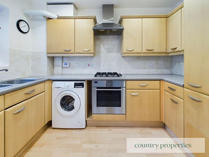 2 Bedroom Apartment To Rent In Oaklands Court, Welwyn, AL6