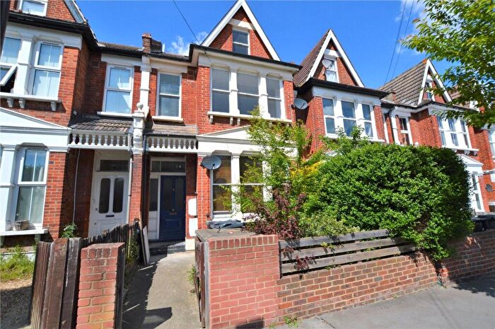 3 Bedroom Apartment To Rent In Holmesdale Road, London, SE25