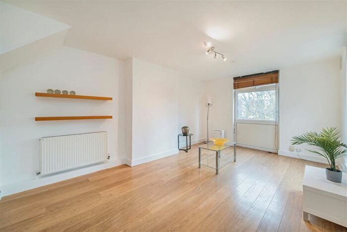 2 Bedroom Flat For Sale In Guildford Road, South Lambeth, SW8