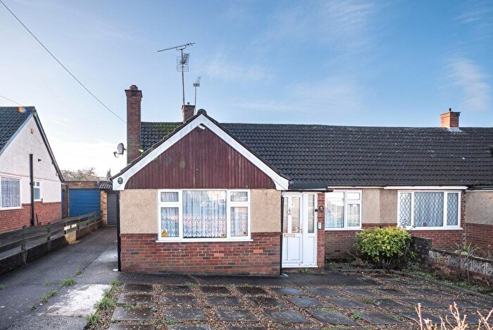 2 Bedroom Semi-Detached Bungalow For Sale In Evelyn Road, Dunstable, LU5