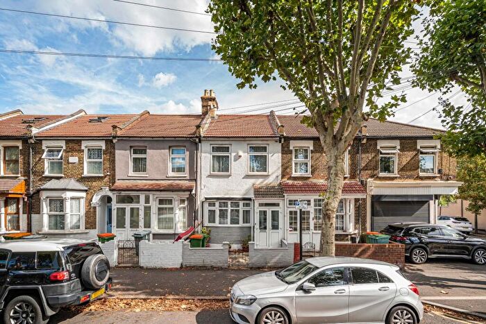 3 Bedroom Terraced House For Sale In New City Road, Plaistow, London, E13