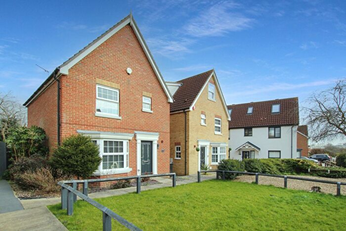 3 Bedroom Detached House For Sale In Westray Walk, Wickford, SS12