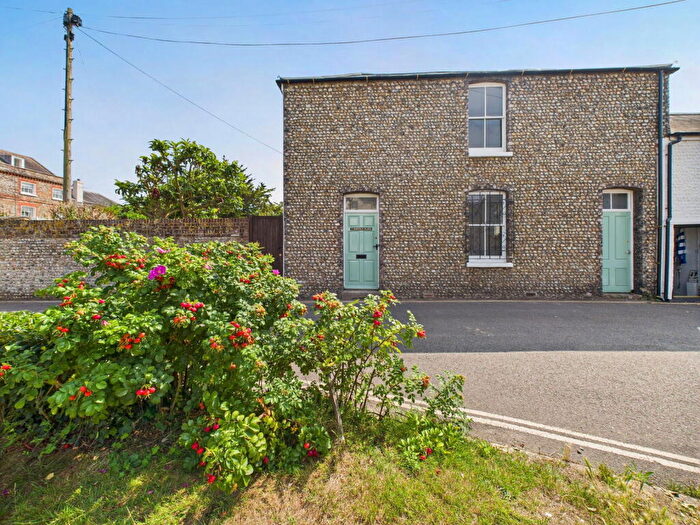 4 Bedroom Detached House For Sale In Norfolk Place, Littlehampton, BN17