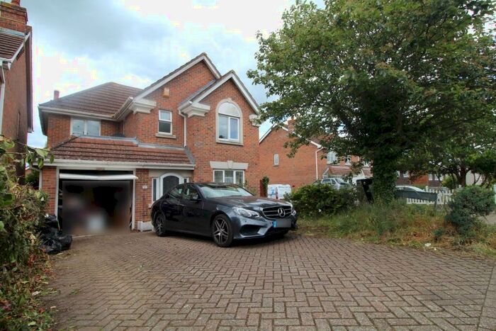 4 Bedroom Detached House To Rent In West View Road Swanley, BR8