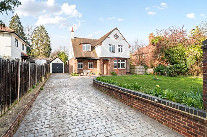 4 Bedroom Detached House For Sale In Waverley Road, Farnborough, GU14
