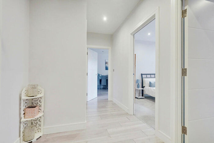 2 Bedroom Apartment For Sale In Victoria Avenue, Southend-on-Sea, SS2