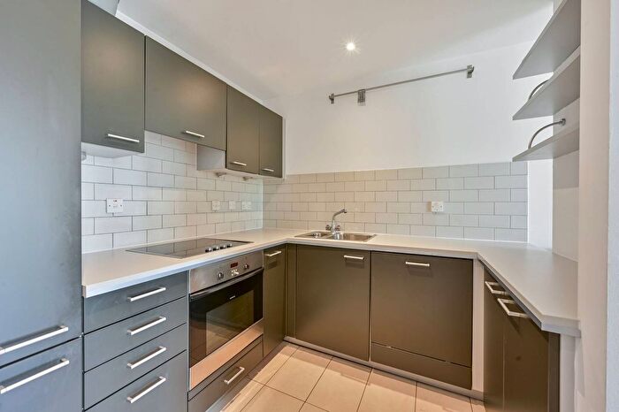 2 Bedroom Flat To Rent In Upper Richmond Road, East Putney, London, SW15