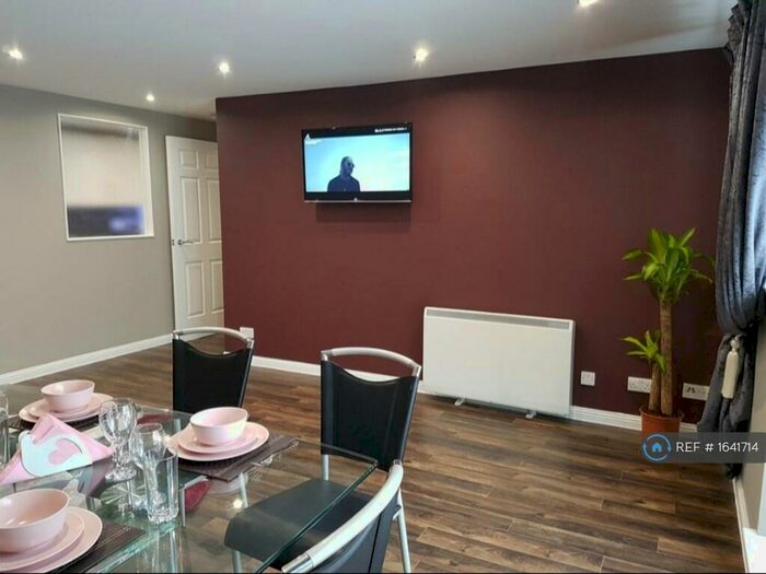 3 Bedroom Flat To Rent In Wallace Street, Glasgow, G51