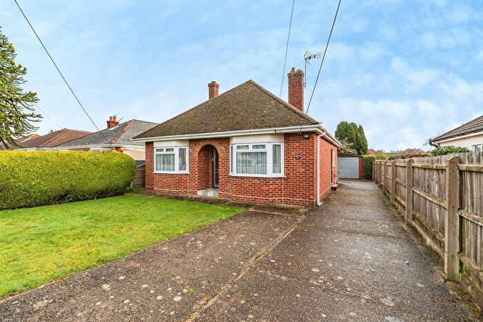 3 Bedroom Bungalow For Sale In Hampton Lane, Blackfield, Southampton, Hampshire, SO45