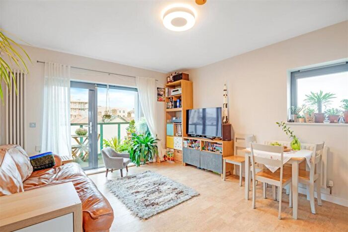 2 Bedroom Apartment For Sale In Helene House, Canning Town, E16