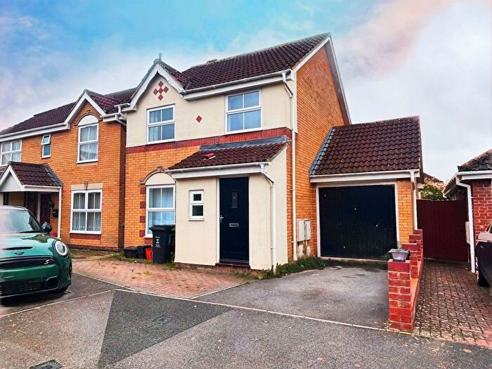 3 Bedroom Property To Rent In Longfellow Close, Swindon, SN25