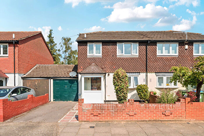 3 Bedroom Semi-Detached House For Sale In Campion Place, Thamesmead, SE28