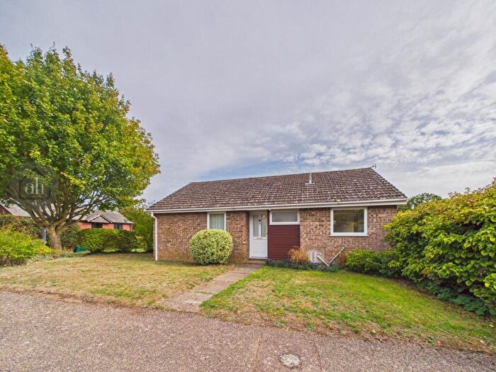 2 Bedroom Detached Bungalow For Sale In Cavendish Close, Thurston, IP31
