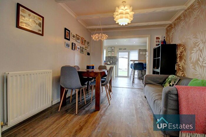 3 Bedroom Semi-Detached House For Sale In Yewdale Crescent, Coventry, CV2