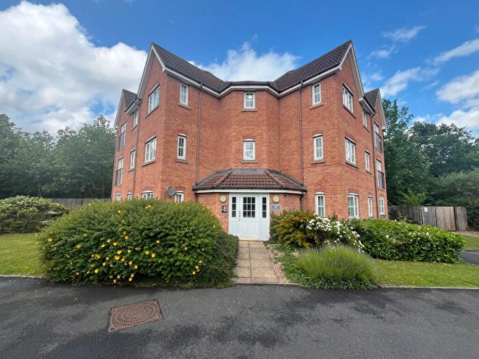 2 Bedroom Flat To Rent In Laxton Grove, Solihull, West Midlands, B91