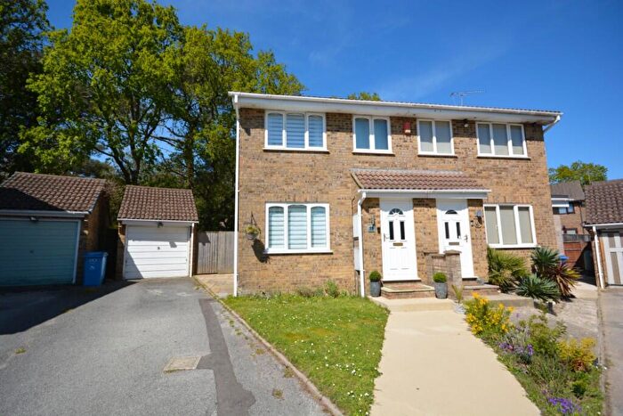 3 Bedroom Semi Detached House For Sale In Hawthorn Drive, Creekmoor, Poole, Dorset, BH17