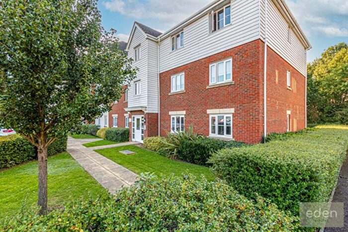 2 Bedroom Apartment To Rent In Ingram Close, Larkfield, ME20